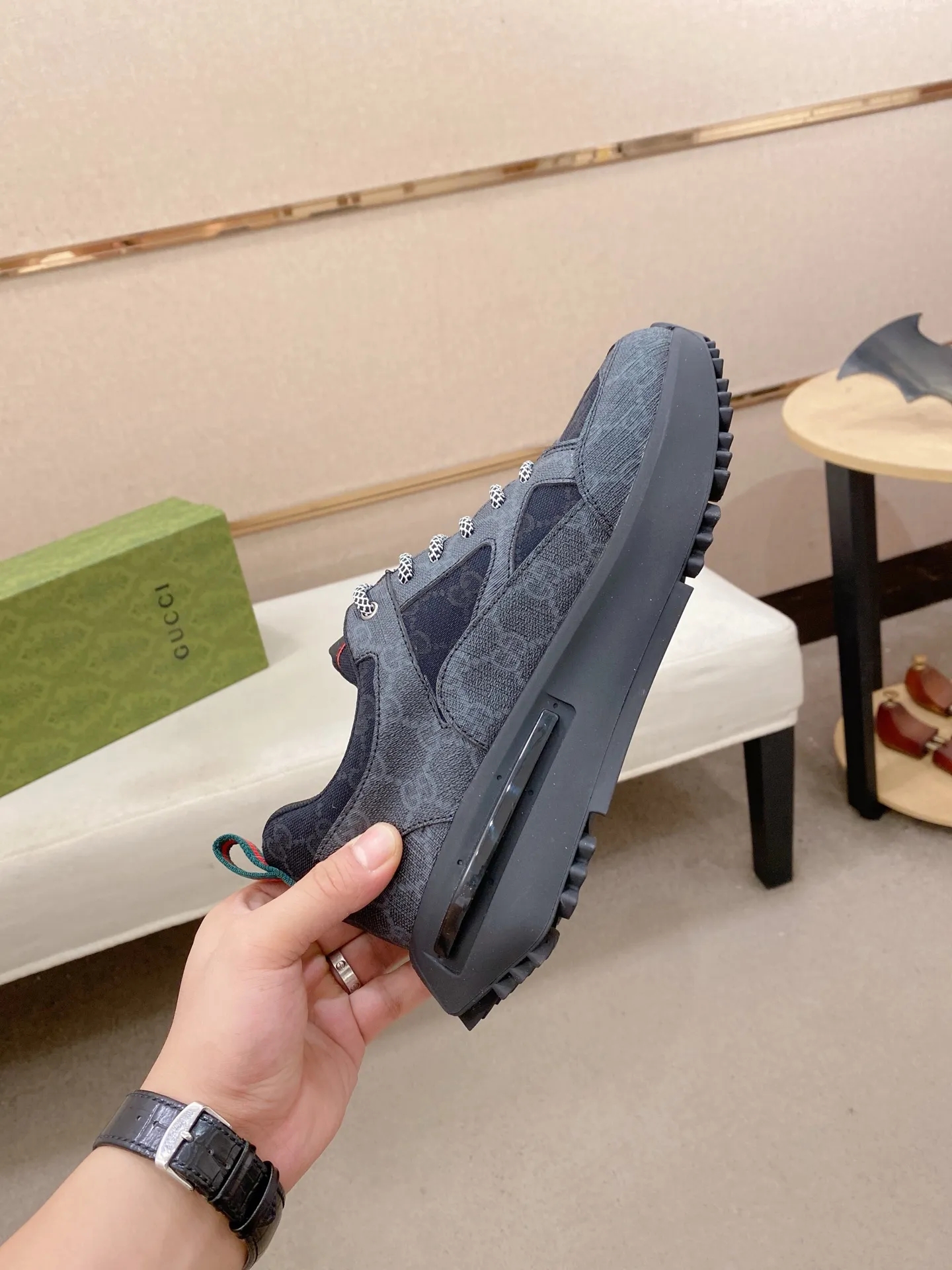 Men's clothing and shoes💰:462💰 (GUCCI) The latest model from the official website🎁🎁Casual and fashionable men's shoes👟, hot style💥The version is simple and elegant, exclusive for trendy men. The unique latest brand elements from the official website👑Original Gucci decoration, fashionable and generous, the fabric is original cowhide ✅Mesh breathable lining, the official website specifies wear-resistant casual outsole, the classic model is taken in kind at the counter🎬38-44 (can be customized for 45 non-refundable)